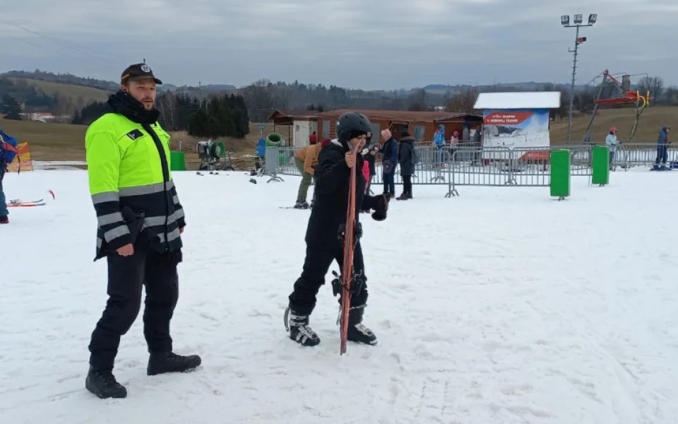 Dětem na jihu Moravy začaly jarní prázdniny. Policisté vyrazili na kontroly do lyžařských areálů