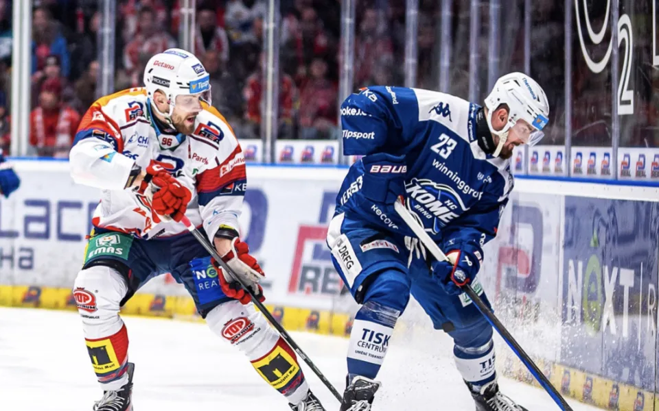 Hokejisté brněnské Komety zabojovali v Pardubicích a vyhráli 4:3. Jedná se o třetí vyhraný zápas Brna v řadě