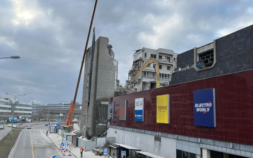 FOTOGALERIE: Bývalý brněnský Prior mizí před očima. Podívejte se, jak postoupila demolice