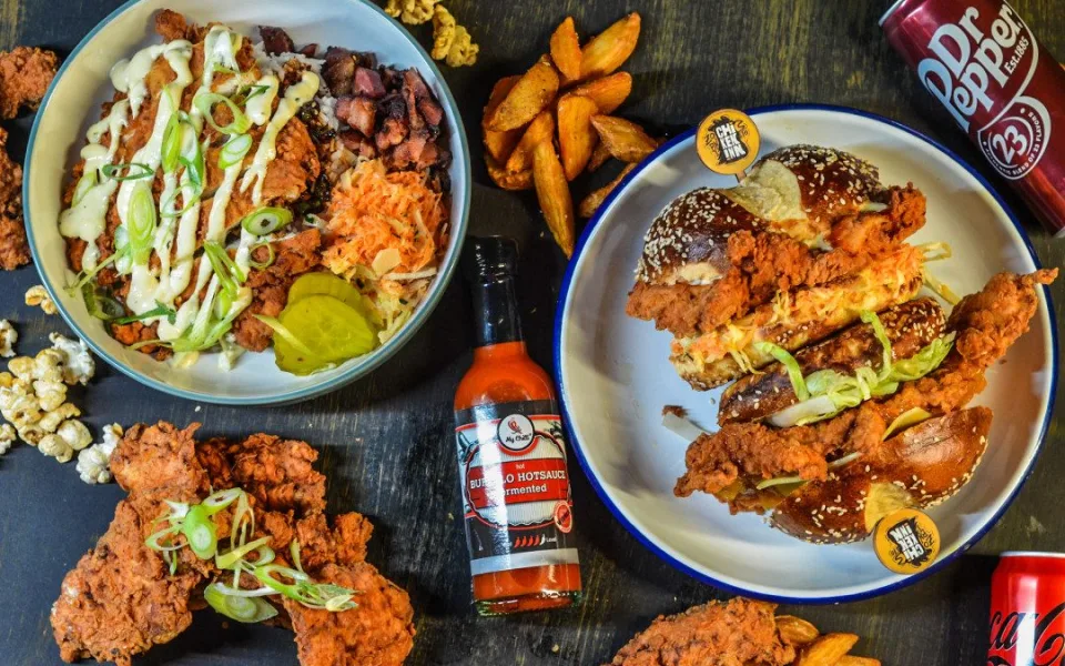 V centru Brna otvírá Chicken Inn. Lidé mohou vyhrát burger zdarma na každý den až do konce roku