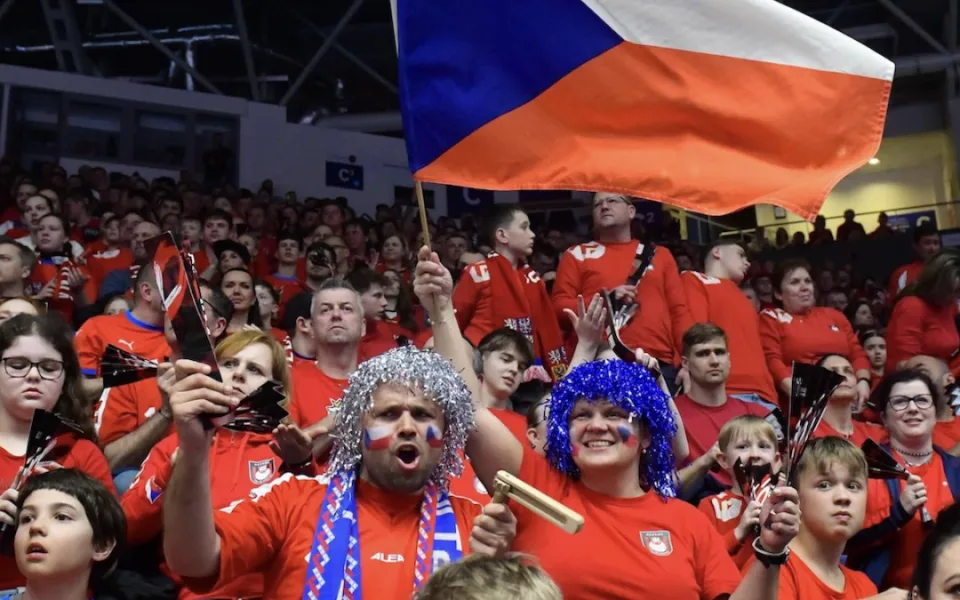 VIDEO: Házená v Brně táhla, fanoušci vyprodali Rondo. Češi nakonec s Chorvaty prohráli