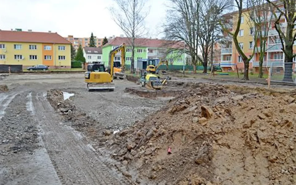 Revitalizace ve Vyškově přinese nová parkovací místa, chodníky i zóny pro odpočinek