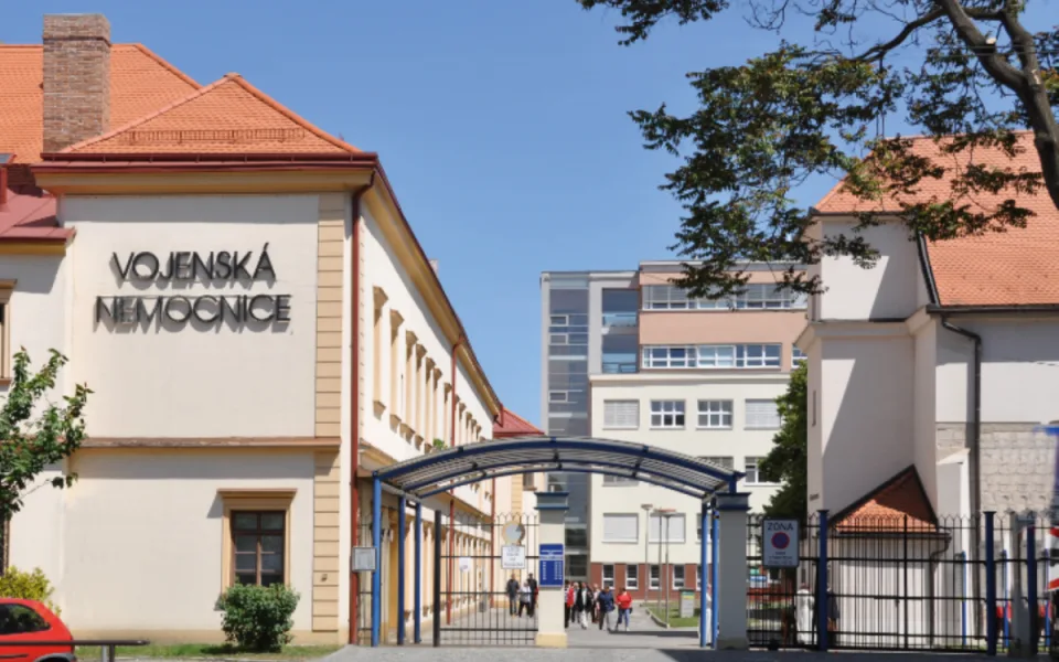 Vojenská nemocnice Brno zavádí privátní 5G síť pro přenos dat. Nová technologie má přinést pokrok i vyšší kvalitu péče
