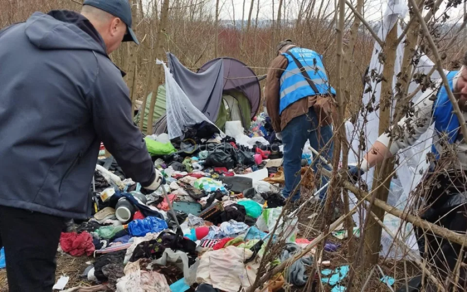 Brněnští strážníci se zapojili do akce Ukliďme Česko. Uklízeli v Králově Poli nebo Černovicích