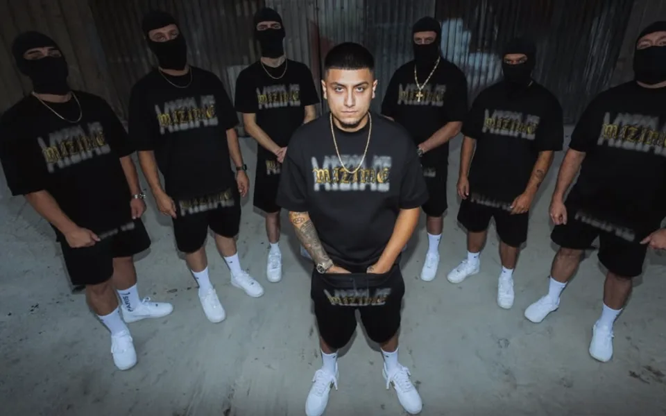 KOMENTÁŘ: Ostravský rapper Hard Rico mění zločiny v marketingový tah. Z možných deseti let v kriminále si nedělá těžkou hlavu
