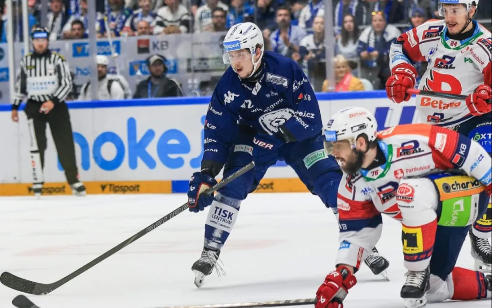 Hokejisté Brna vyhráli v Pardubicích 4:2 a v neděli mohou doma slavit titul