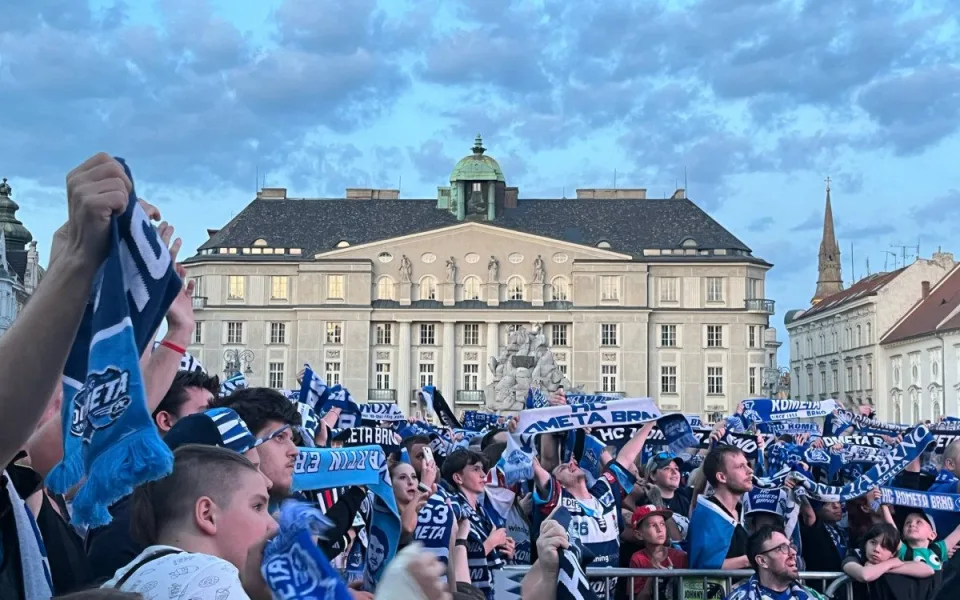 Kometa slaví mistrovský titul. Brněnští ve finále extraligy zdolali Pardubice