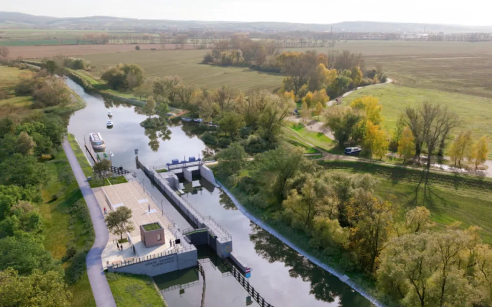 Nová plavební komora na Baťově kanále je skoro hotová, první loď vyrazí na podzim