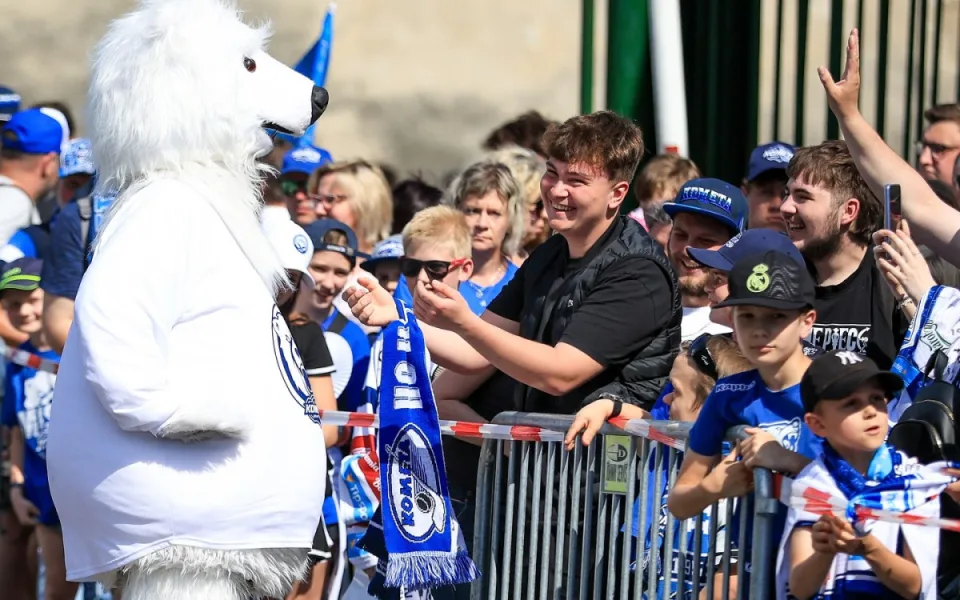 Na autogramiádu mistrovské Komety v Brně přišly stovky fanoušků 