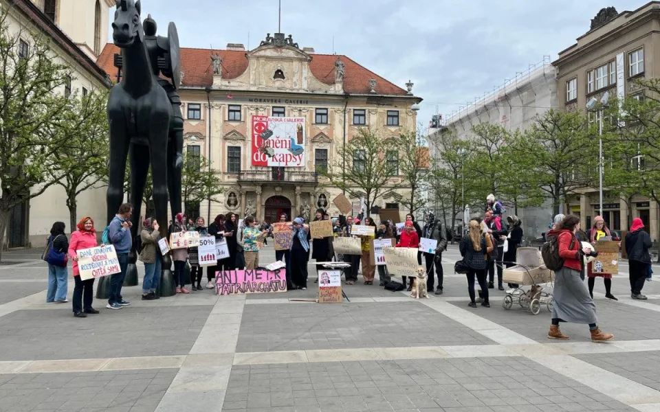 Jihomoravské uskupení upozorňuje na málo žen v politice. Rozešlou dopisy politikům