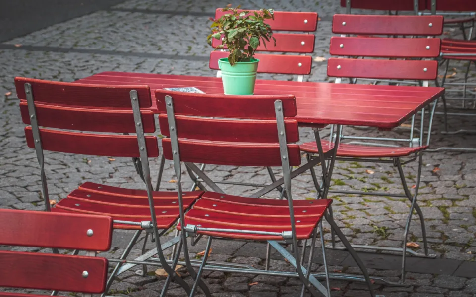Muži z Brna se nelíbilo, jak jiný spoluobčan parkuje. Přetáhl ho proto židlí
