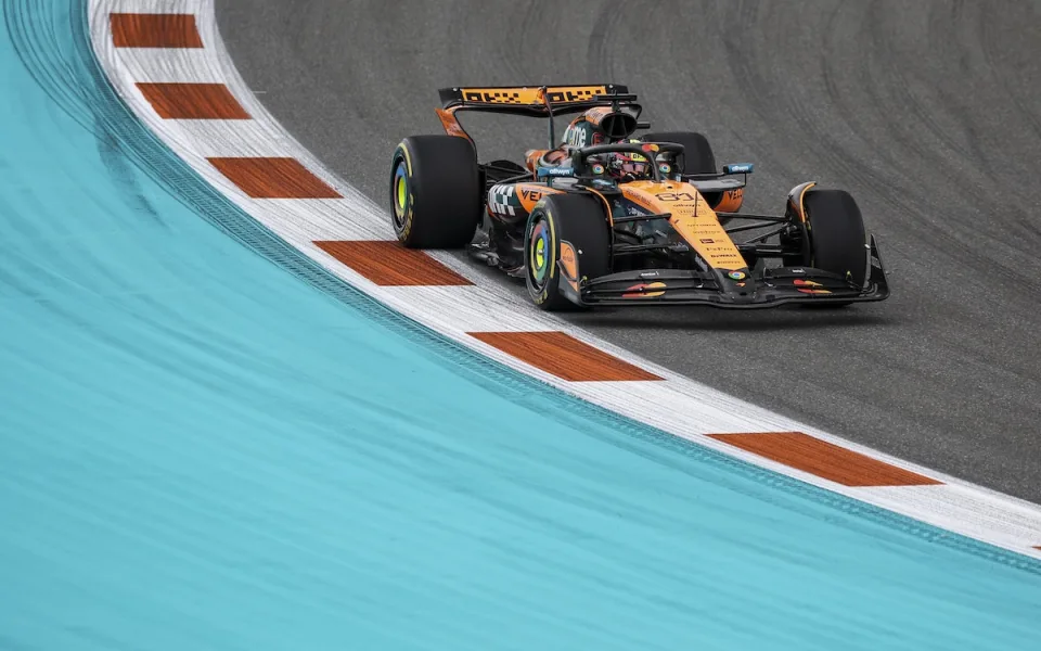 Formule 1 se řítí do Brna! Ikonický McLaren monopost bude k vidění v centru města