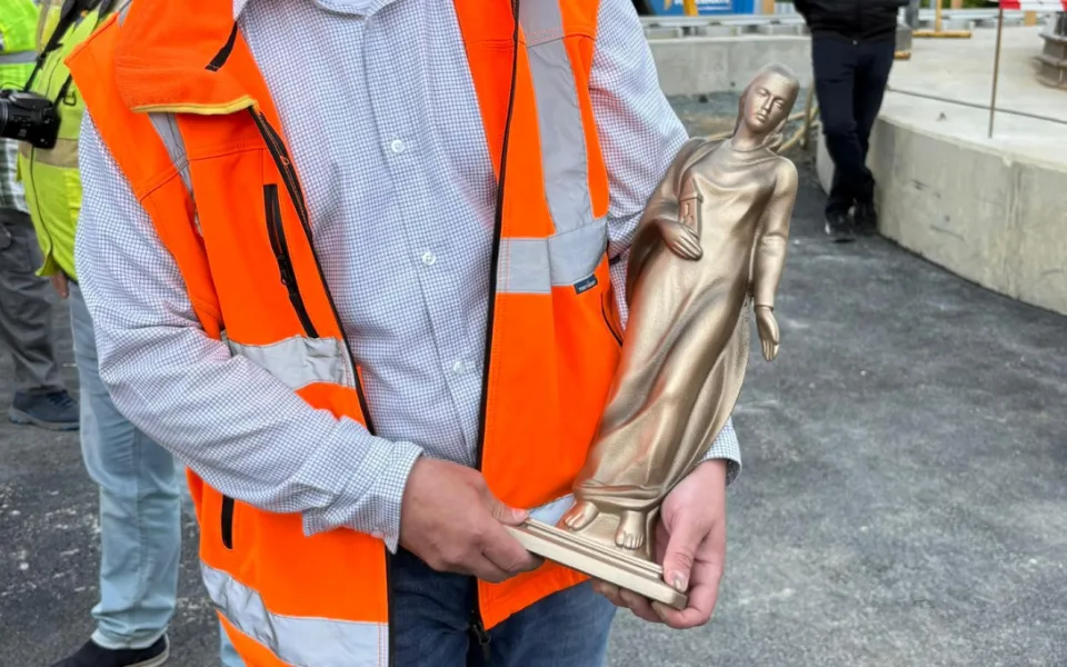 Budoucí tunel na Vinohradech má patronku. Svatá Barbora ochrání dělníky na stavbě