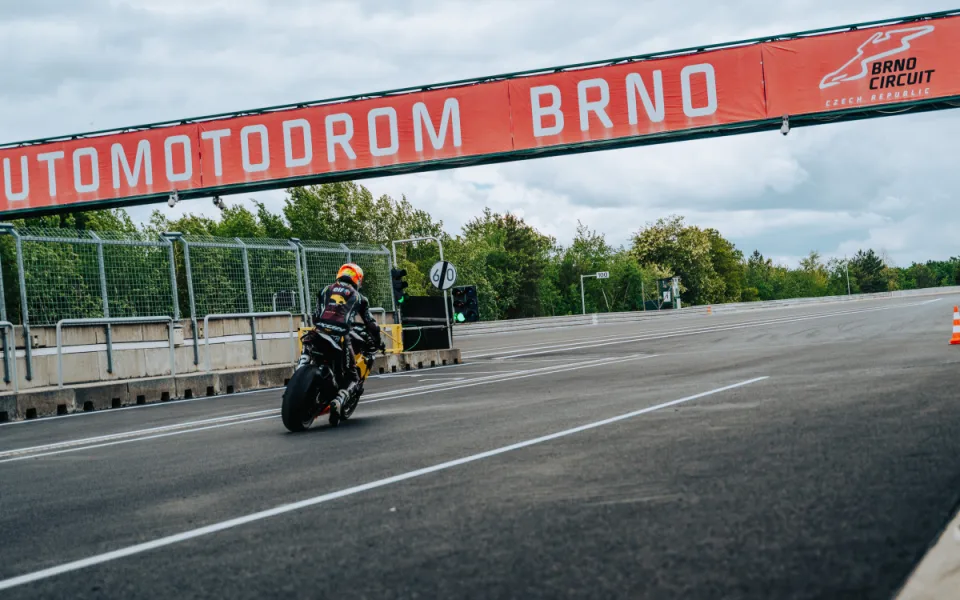 TRACKRIDERS