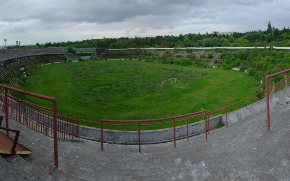 Kdo zbourá lužánecký stadion? Kvůli hnízdícím jiřičkám musí být hotovo do února