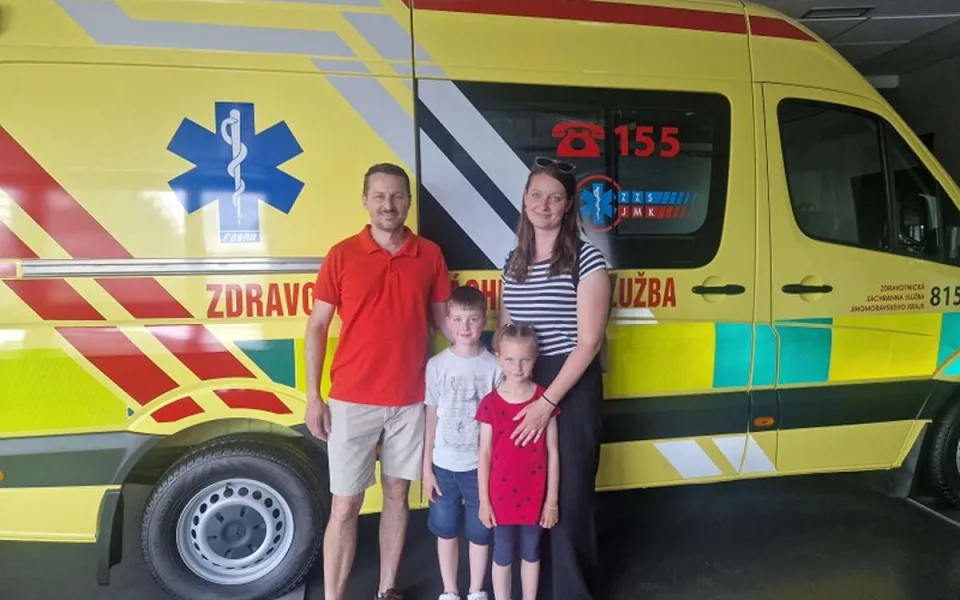 Hrdinové z Hodonínska. Šestiletá Eliška s bráškou zachránili zraněného souseda