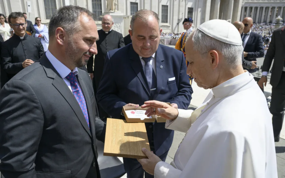 Papež požehnal obnově domova pro seniory v Hodoníně. Poničilo ho tornádo
