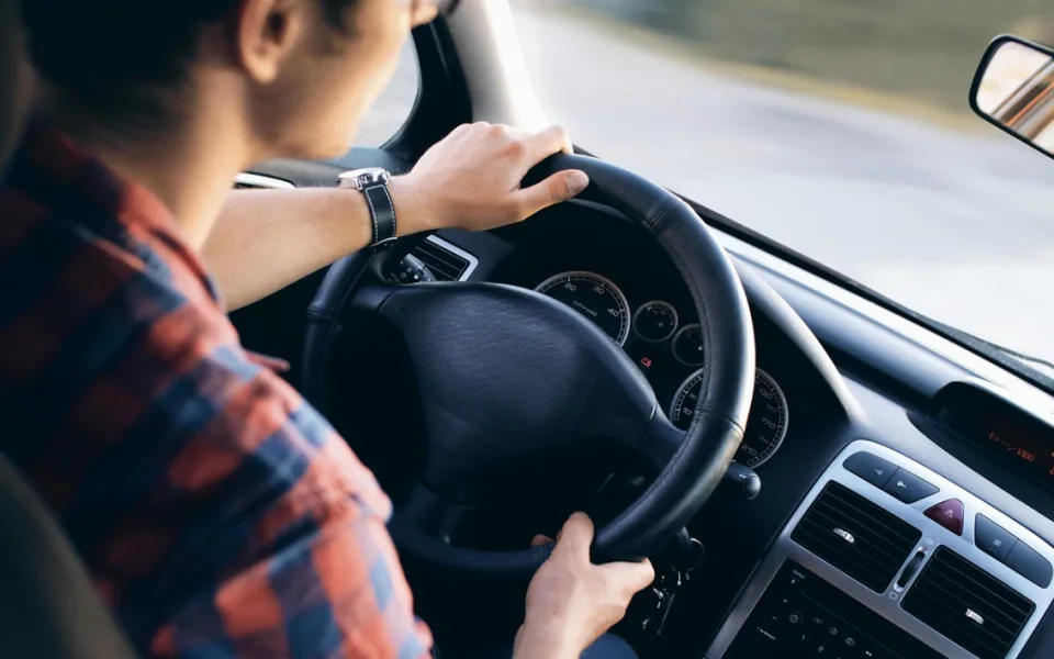 driving-2934477_1280