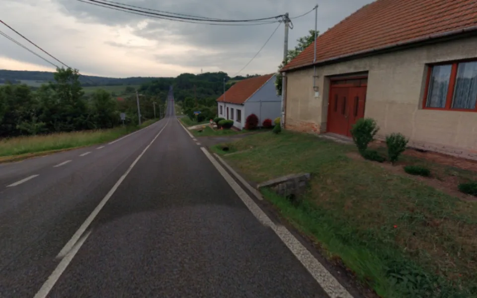 U Slavkova přibyl další radar. Úsekové měření nově hlídá řidiče v Nížkovicích