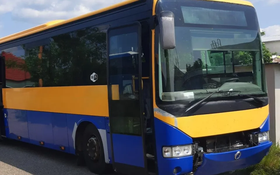 Školní výlet skončil zákazem jízdy. Děti vezl rozpadající se autobus