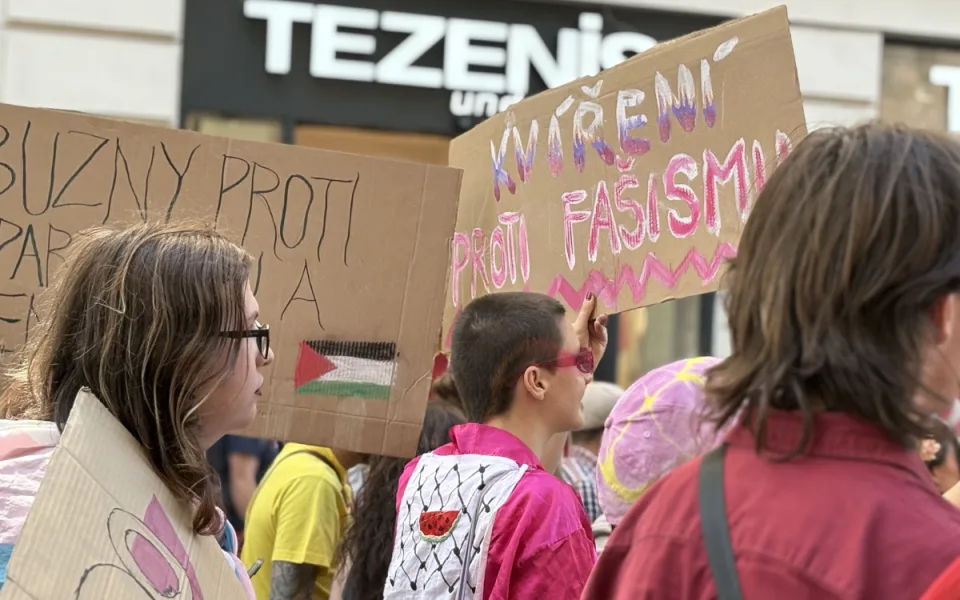 Brnem prošel duhový průvod. Protestující upozornili na útlak queer komunity