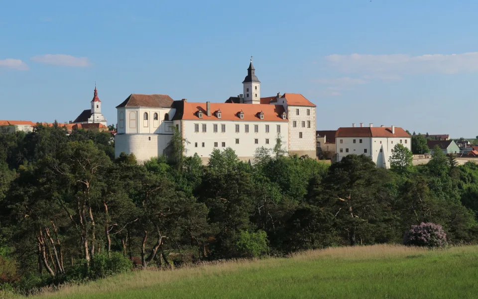 Zámek v Jevišovicích otevřel nové expozice, láká na hudbu i řemeslo