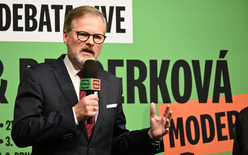Fiala griluje, Schillerová podcastuje. Politici vyrážejí mezi Jihomoravany