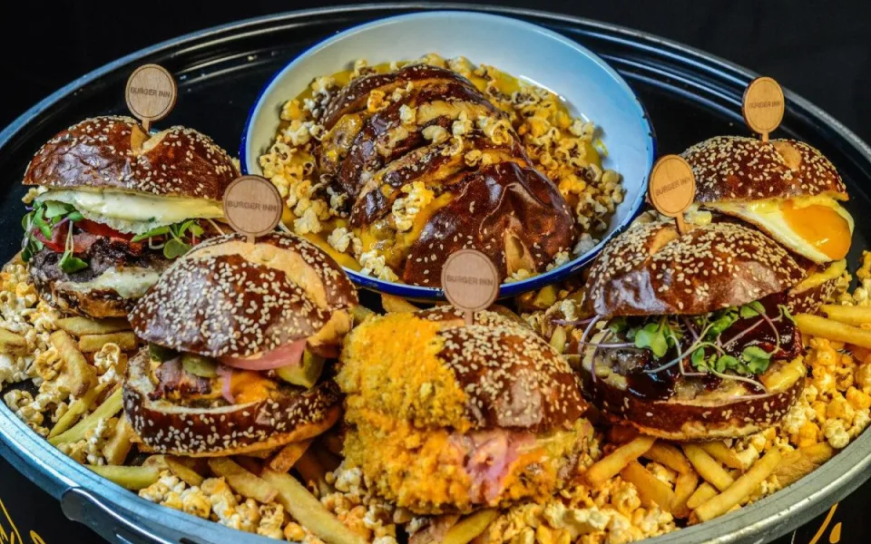 Odměny za vysvědčení v Brně? Burger za propadnutí a návštěva zoo za korunu