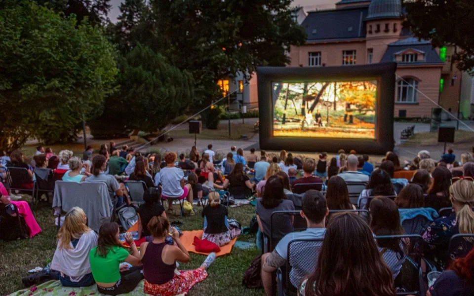 PŘEHLED: Léto pod širákem. Kam v Brně vyrazit na letní kino?
