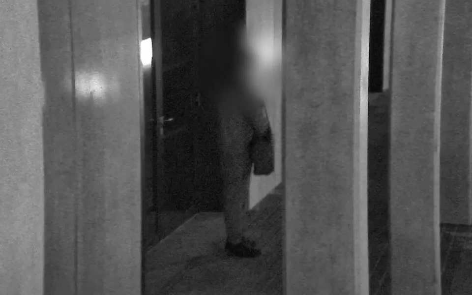 Muž v Brně se vloupal do ještě neotevřené kavárny. Tvrdil, že bylo otevřeno