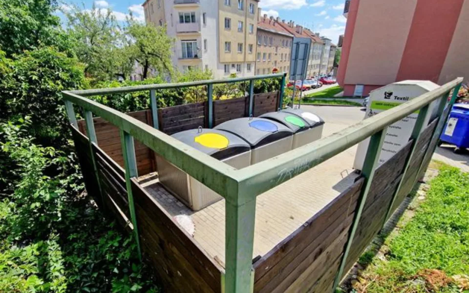 Vyškov nechal nainstaloval polopodzemní kontejnery, mají zlepšit estetiku města