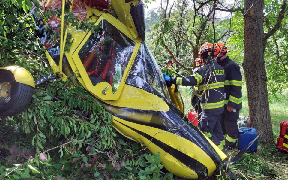 Na Boskovicku se z nebe zřítil ultralight, pilot nehodu přežil bez zranění