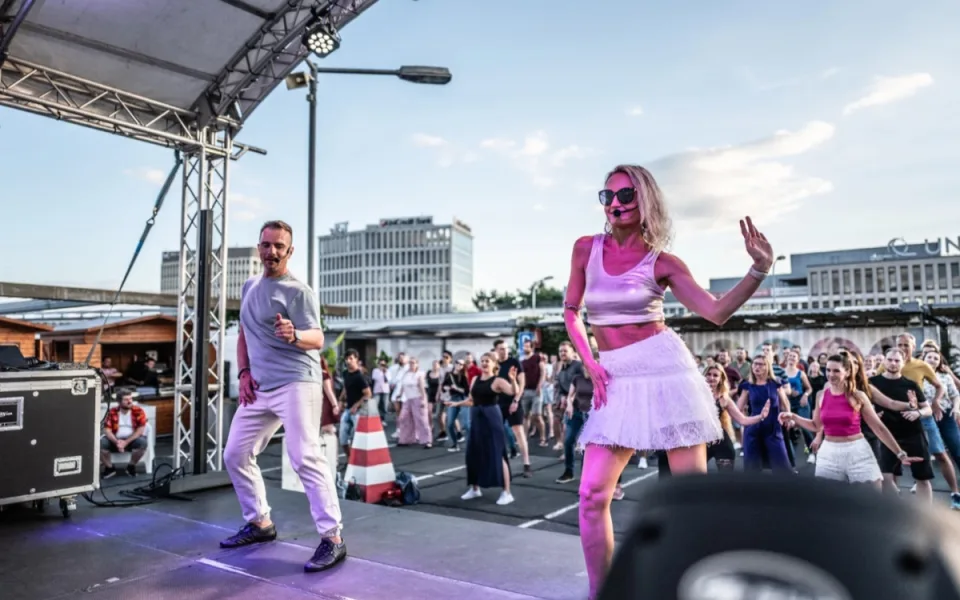 Léto bude na střeše Vaňkovky opět ve znamení tance, zábavy i kultury