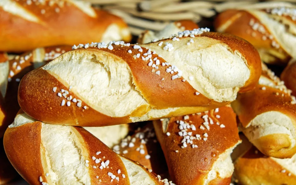 Brněnští strážníci dopadli celostátně hledaného muže. Kradl pečivo