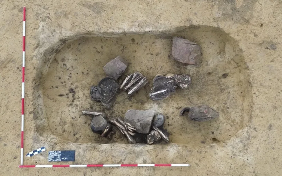 Archeologové našli mezi Pohořelicemi a Lechovicemi středověká sídliště a hrob