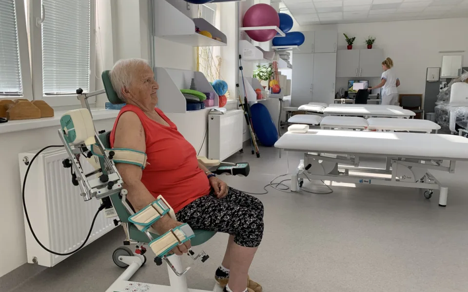 Nová lůžka i vodoléčba. V brněnské nemocnici vylepšili rehabilitační péči