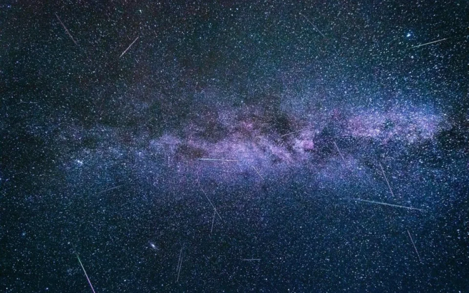 Perseidy, Venuše a Jupiter. Srpnová obloha nabídne zajímavé nebeské úkazy