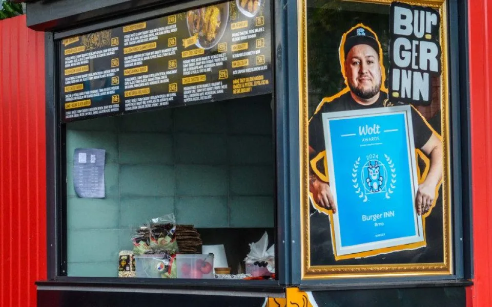 Burger Inn otevřel novou pobočku na Mendláku. Burgery, které tě vystřelí z trenek, teď najdeš i u šaliny