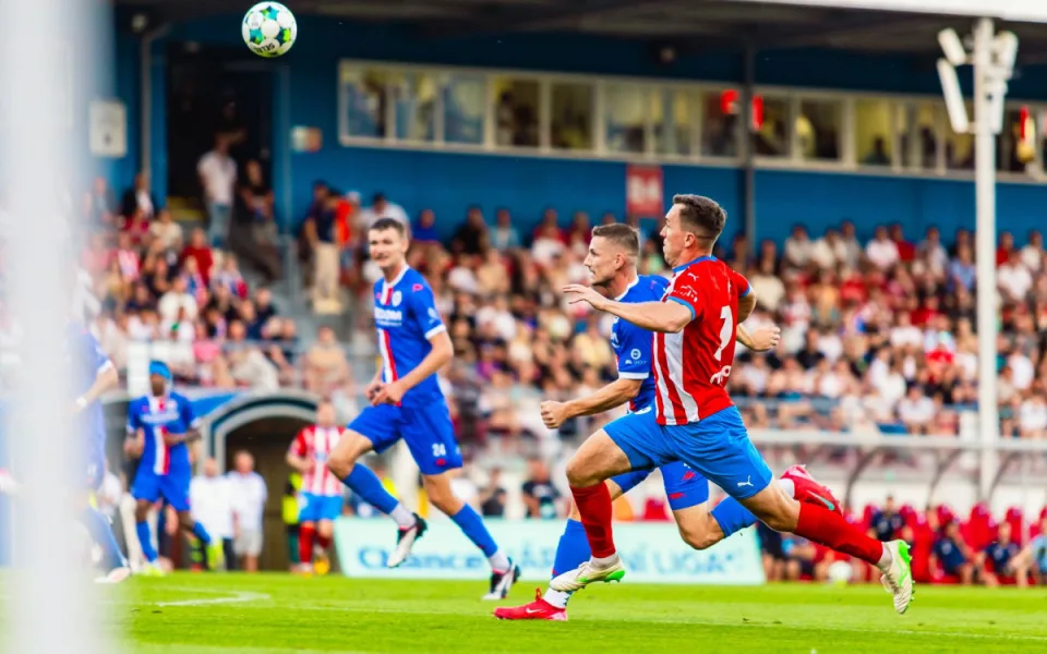 Vyprodané druholigové derby mezi Artisem a Zbrojovkou skončilo 2:2