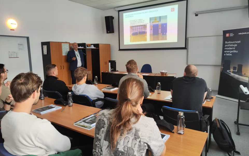 Dva týdny v elektrárně. Na Letní univerzitu se přihlásilo i pět studentek