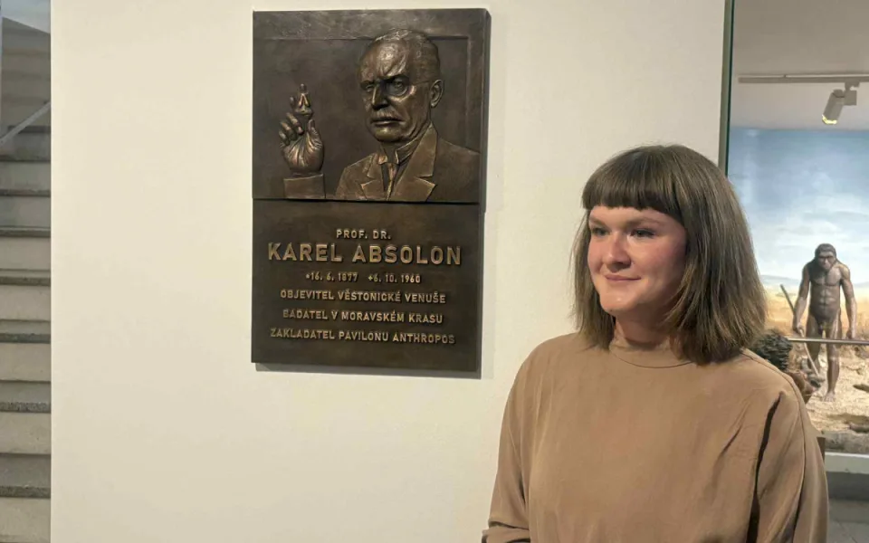 Badatel Absolon založil Anthropos a zařídil mamuta. Dostal novou pamětní desku
