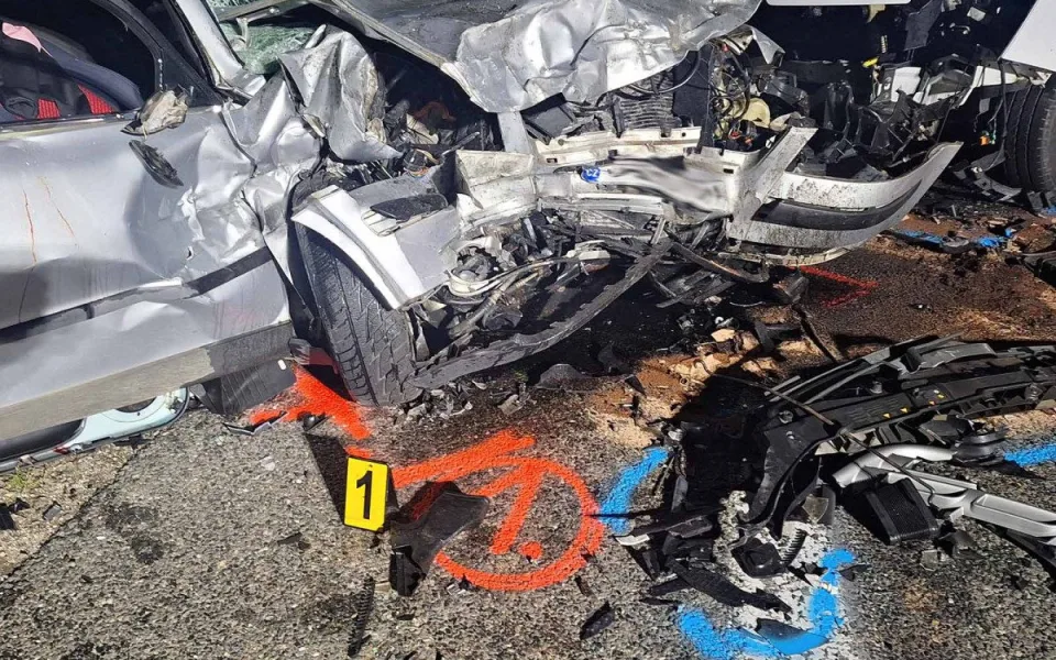 Srážka dodávky a osobního auta u Pohořelic si vyžádala jeden lidský život