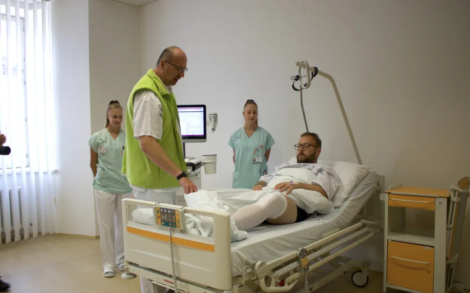Možnost operovat na druhém konci světa, to slibuje telechirurgie