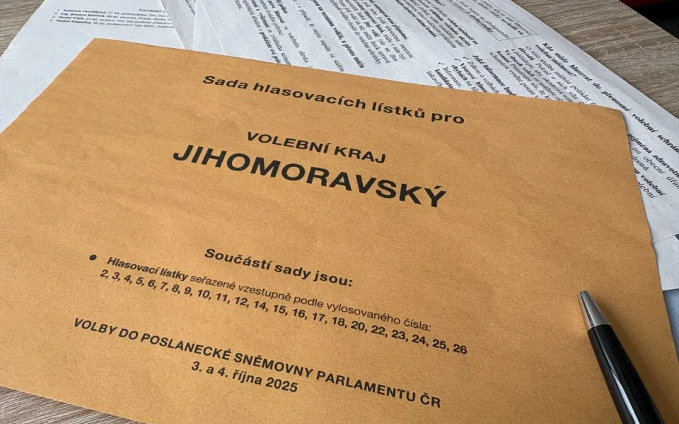 Kdo z jihu Moravy si brousí zuby na křeslo ve sněmovně? Kandidují včelaři i feministky