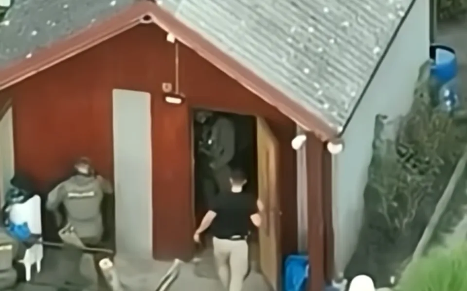 Dva muži v chatě na Hodonínsku vařili pervitin, policisté je chytili při činu