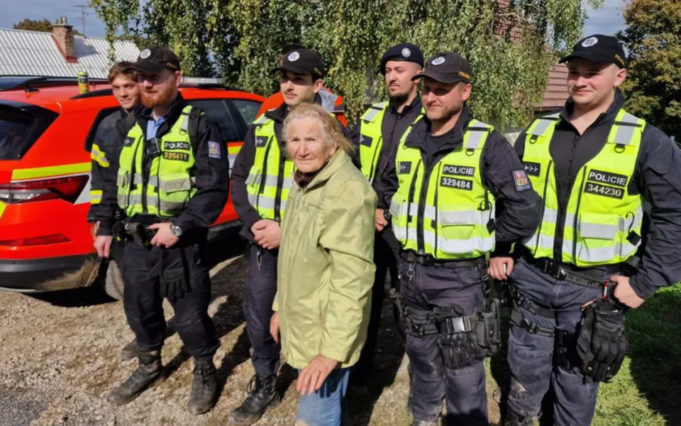 Ztracenou houbařku z Hodonínska našli na Slovensku. Seniorka je v pořádku