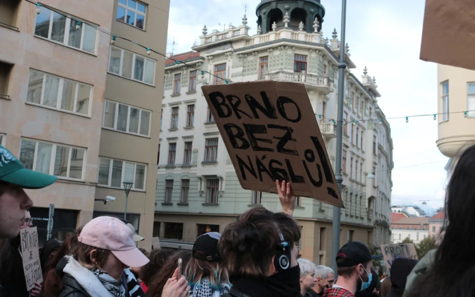 V Brně se protestovalo proti fašismu. Náckové zase vystrkují své ošklivé hlavy, zaznělo