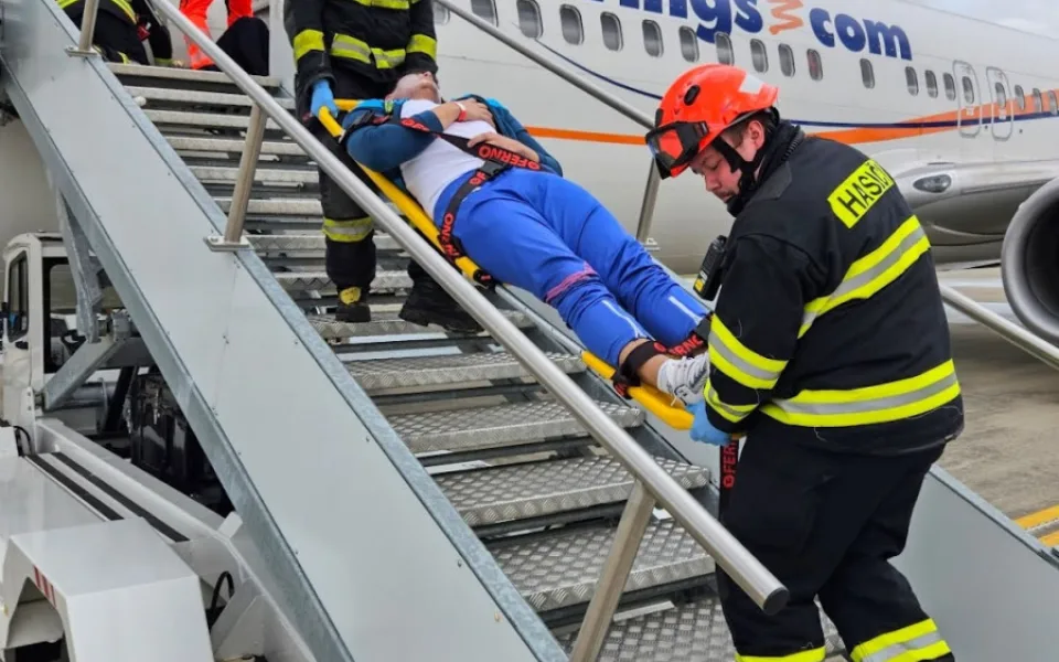 V Brně nouzově přistálo letadlo s desítkami zraněných. Šlo o cvičení