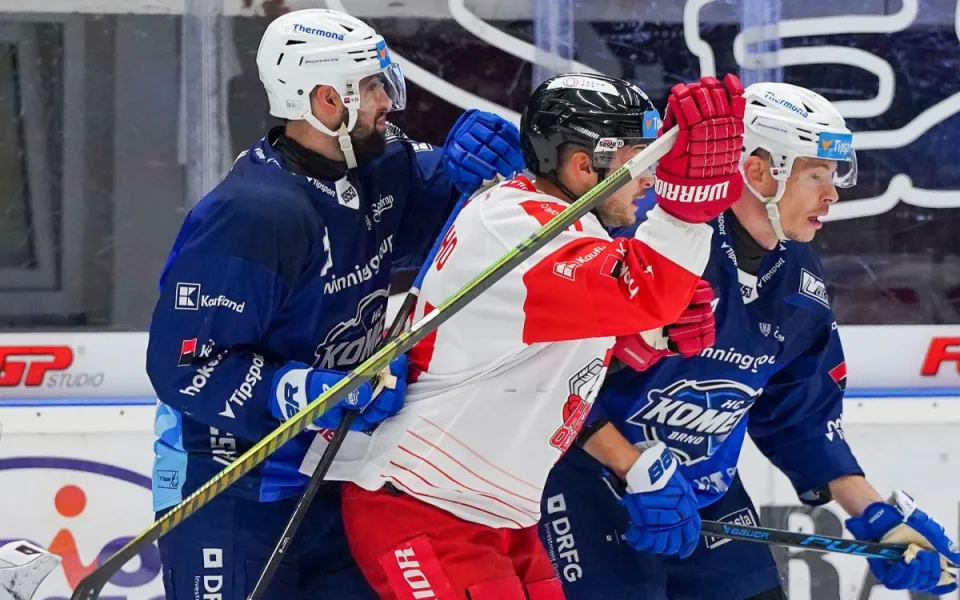 Hokejisté Komety Brno vyhráli díky obratu ve třetí třetině v Olomouci 2:1