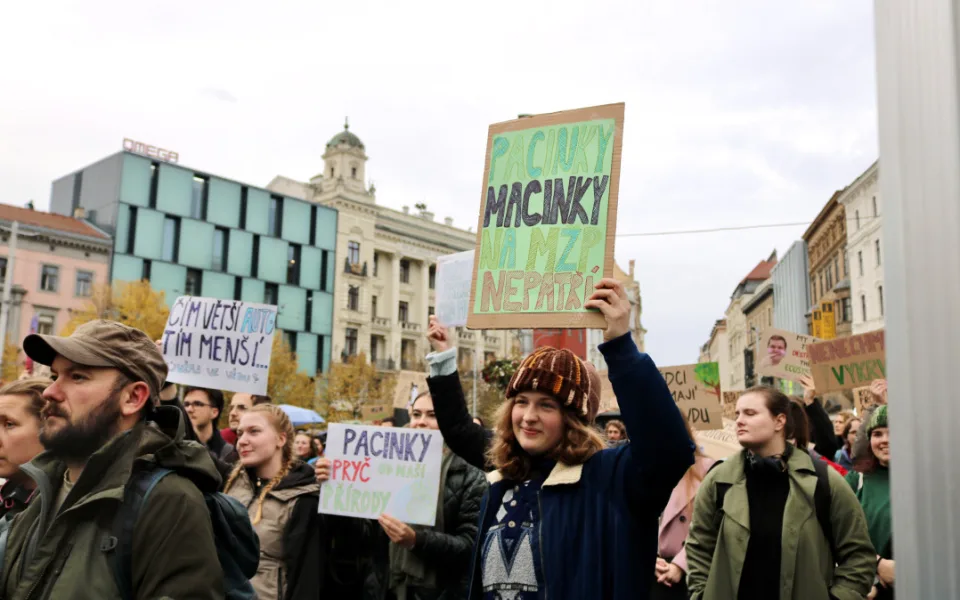 ‚Na mrtvé planetě si už nezahajluješ.‘ Brňané nechtějí Macinku na ministerstvu